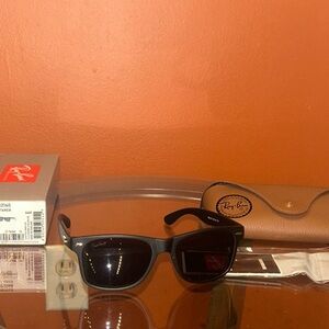 Ray-Ban Classic Black Sunglasses